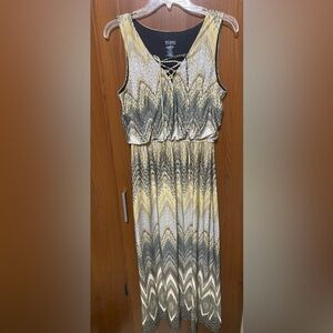 Soho Apparel Gold and Gray Sleeveless Maxi Dress Paisley pattern, Size Small